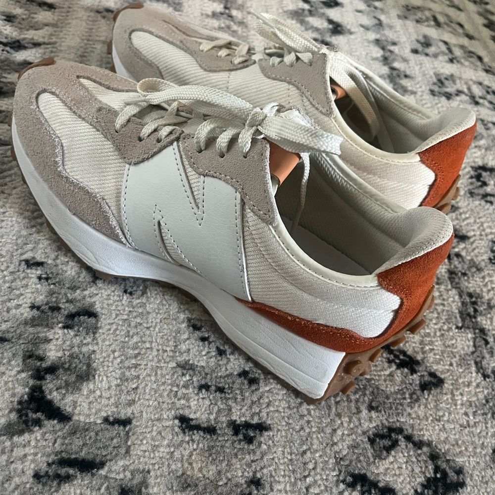 Women’s new balance. Only worn 2 times